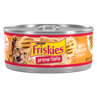 Alimento húmedo para gatos adultos Friskies filetes de primera con pollo en salsa preparada con jugo de cocción
