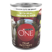 Alimento húmedo para perros con trozos tiernos de carne real de pollo y pato en salsa preparada con jugo de cocción Purina ONE® True Instinct