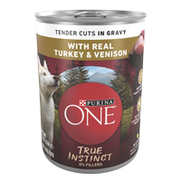 Alimento húmedo para perros con trozos tiernos de carne real de pavo y venado en salsa preparada con jugo de cocción Purina ONE True Instinct