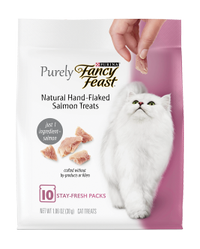 Bocadillos para gatos Fancy Feast puramente naturales de salmón desmenuzados a mano