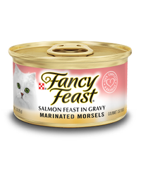 Alimento húmedo para gatos de bocados de salmón marinados en salsa preparada con jugo de cocción de Fancy Feast®