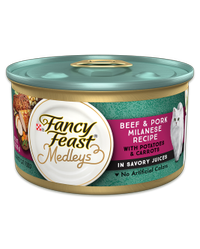 Mix de carne de res y milanesa de cerdo con papas y zanahorias en jugos sabrosos