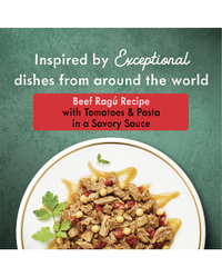 Inspirado en platos excepcionales de todo el mundo. Receta de ragú de res con tomates y pasta en una salsa sabrosa