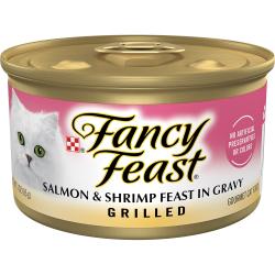fancy feast de carne de salmón y camarón asada en salsa preparada con jugo de cocción