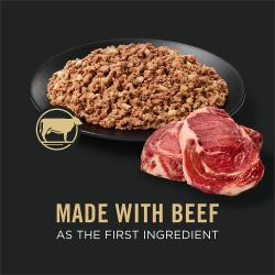 Etiqueta del paquete de comida para perros destacando Hecho con Carne de vacuno como el primer ingrediente