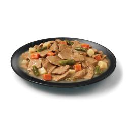 Purina Pro Plan Complete Essentials cordero y verduras comida humeda para perros en un plato