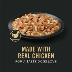 Etiqueta del empaque de alimento para perros que destaca que está hecho con pollo real para un sabor que los perros aman