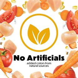 Una explosión de zanahorias, granos de maíz, tomates y pollo rodea un sello de hoja amarilla. El texto dice “Sin colorantes artificiales añadidos; colores de fuentes naturales”.