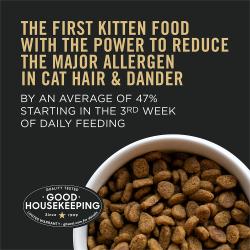 Cat food package label highlighting how LiveClear cat food reduces the major allergen in cat hair and dander.