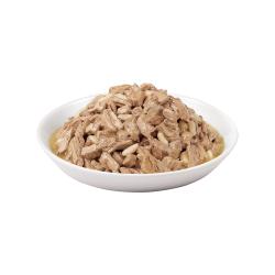 Alimento húmedo para gatos Purina Pro Plan Control de Peso en un tazón