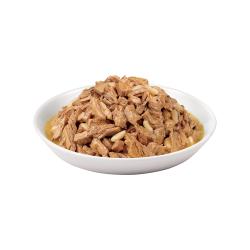 Alimento húmedo para gatos Purina Pro Plan Control de Peso en un tazón