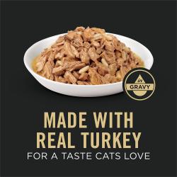 Etiqueta del empaque de alimento para gatos que destaca hecho con pavo real
