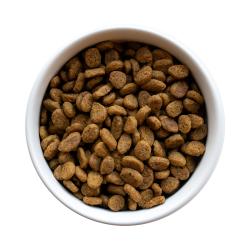 Tome el control de los alérgenos de los gatos con Purina Pro Plan LiveClear Reductor de Alérgenos con Pavo y Arroz. Esta fórmula, científicamente comprobada, reduce de forma segura los alérgenos presentes en el pelo y la caspa al neutralizar la proteína Fel d 1, un alérgeno común de la saliva de los gatos. Tras más de una década de investigación, LiveClear redujo el principal alérgeno en un promedio del 47%.