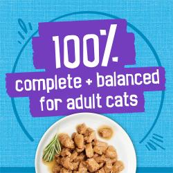 La comida húmeda para gatos Friskies Meaty Bits con pescado del océano en salsa es 100 por ciento completa y balanceada para gatos adultos.