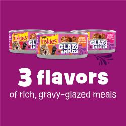 El alimento húmedo para gatos Friskies Glazed and Infuzed viene en 3 sabores de comidas con rico glaseado de salsa.