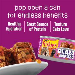 El alimento húmedo para gatos Friskies Glazed and Infuzed ayuda con la hidratación, es una gran fuente de proteína y tiene una textura que a los gatos les encanta