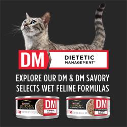 El alimento para gatos Pro Plan Veterinary Diets DM Dietetic Management también está disponible en fórmulas húmedas.