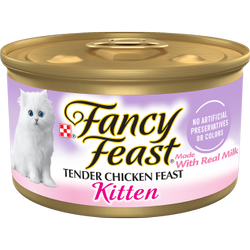 Frente del paquete del alimento húmedo para gatitos Fancy Feast Gatitos paté clásico de festín de pollo tierno