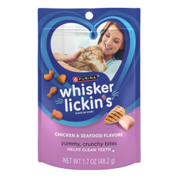 Bocadillos crocantes y deliciosos Whisker Lickin’s sabor a pollo y mariscos