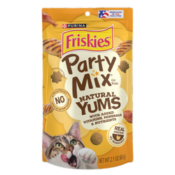 friskies party mix natural yums cat treats with real chicken pouch