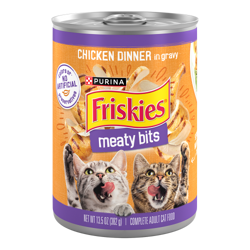 Una lata de 13.5 onzas de alimento húmedo para gatos Friskies Meaty Bits Cena de Pollo en Salsa.