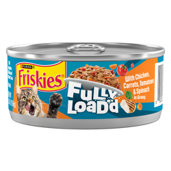 Una lata de 5.5 onzas de alimento húmedo para gatos Friskies Fully Load’d de pollo, zanahorias, tomates y espinaca en salsa.