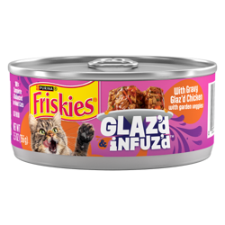 Una lata de 5.5 onzas de Friskies Glazed and Infuzed con pollo y vegetales de jardín en salsa, alimento húmedo para gatos.