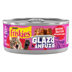Una lata de 5.5 onzas de Friskies Glazed and Infuzed con cangrejo y vegetales de jardín en salsa, alimento húmedo para gatos.