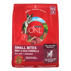 Empaque de alimento seco para perros Purina ONE Bocados Pequeños fórmula de carne de res y arroz.