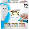 Paquete variado de 30 unidades de alimento para gatos Fancy Feast de la colección de mariscos asados <i>gourmet</i>