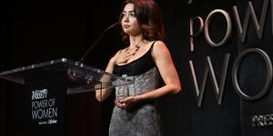 Sarah Hyland accepts award