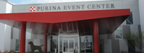 frente a la entrada del Centro de Eventos de las Purina Farms