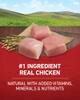 El ingrediente principal es la carne real de pollo, además de vitaminas, minerales y nutrientes adicionales.