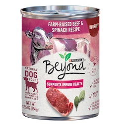 Alimento húmedo para perros Beyond, receta de carne de res de granja y espinaca en salsa preparada con jugo de cocción