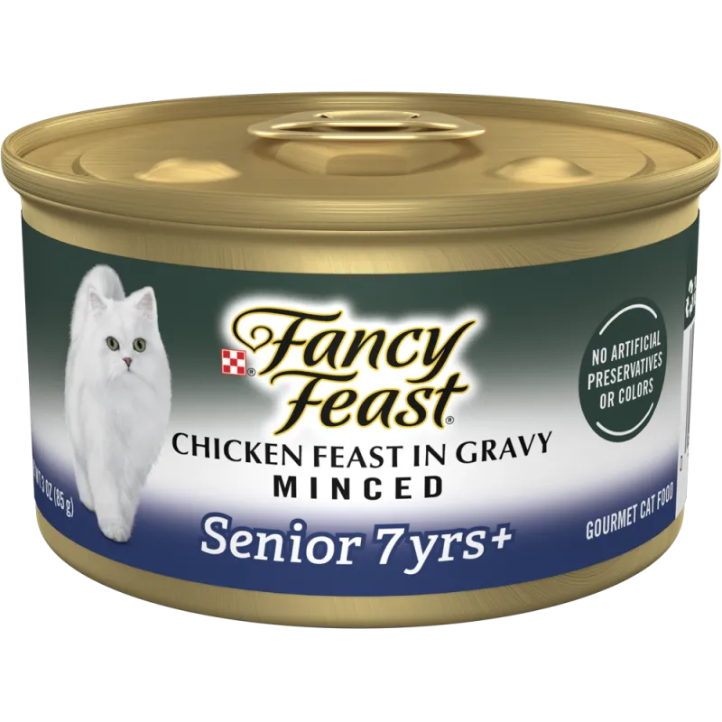 Fancy Feast sabor festín de pollo picado en salsa preparada con jugo de cocción para gatos sénior 7+