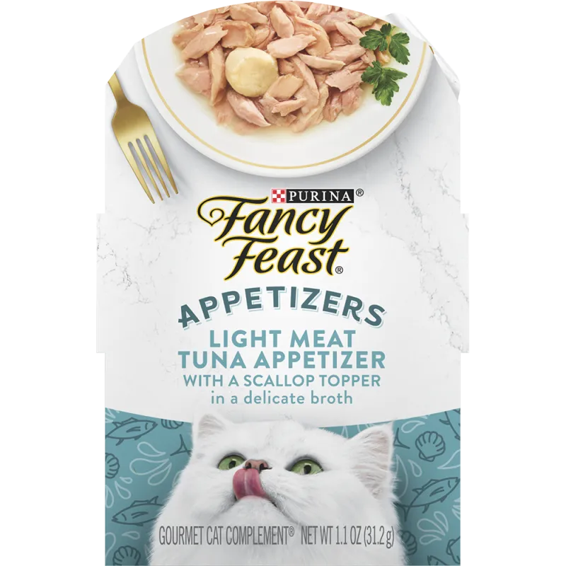 Aperitivo de carne liviana de atún Fancy Feast® con aderezo de vieiras en un caldo delicado