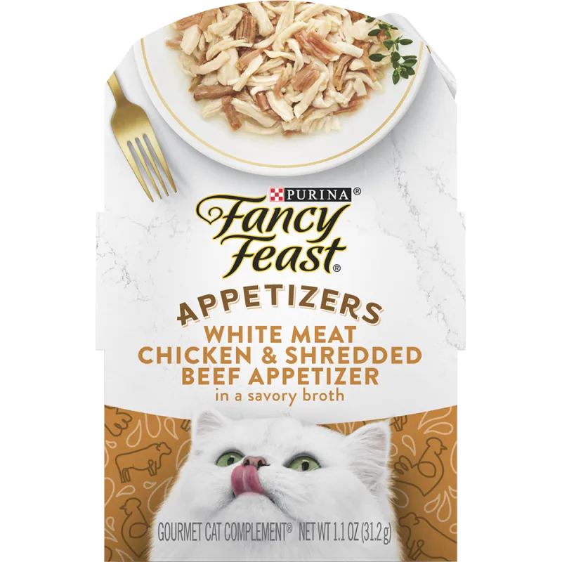 Aperitivo Fancy Feast® de pollo y res triturados en un caldo sabroso