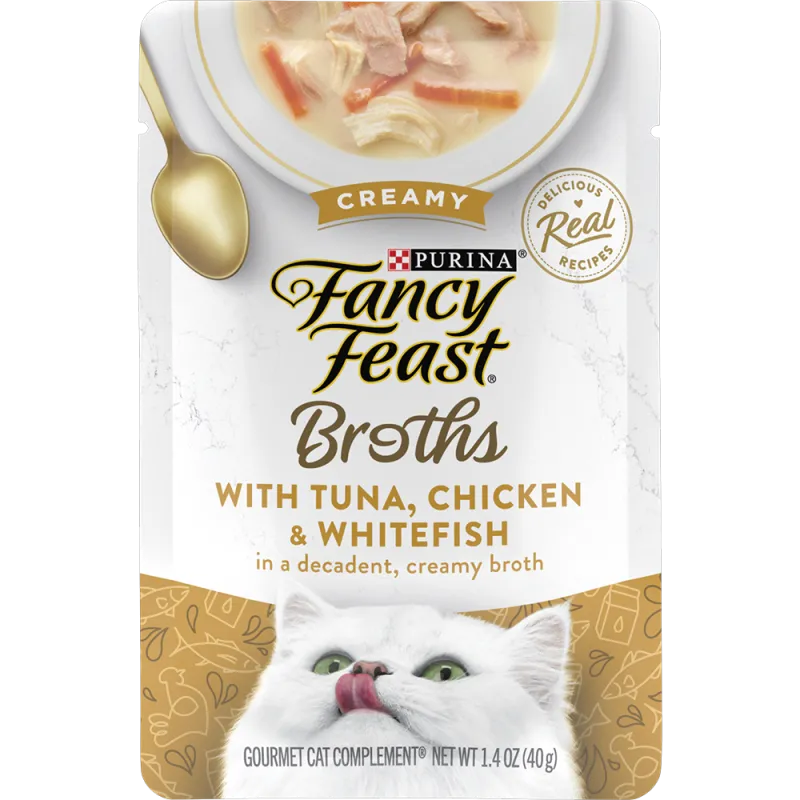 Complemento de alimento húmedo para gatos con atún, pollo y pescado blanco en un caldo cremoso exquisito Fancy Feast®