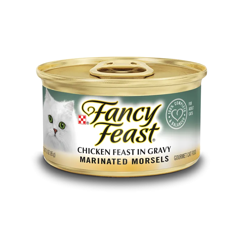 Alimento húmedo <i>gourmet</i> para gatos Bocados marinados de Fancy Feast® sabor a pollo en salsa preparada con jugo de cocción