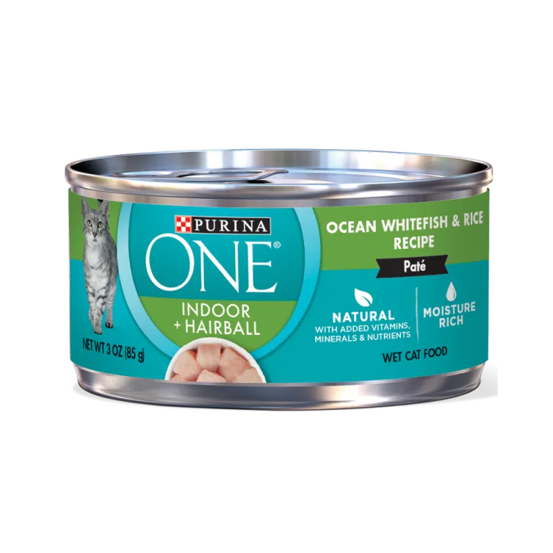 Alimento húmedo de pescado blanco marino y arroz para gatos Purina ONE® Indoor + Hairball