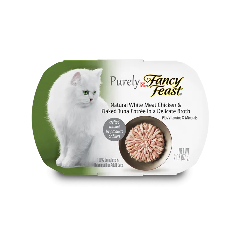 Alimento húmedo para gatos Fancy Feast® de carne natural de pollo y atún desmenuzado en un caldo delicado