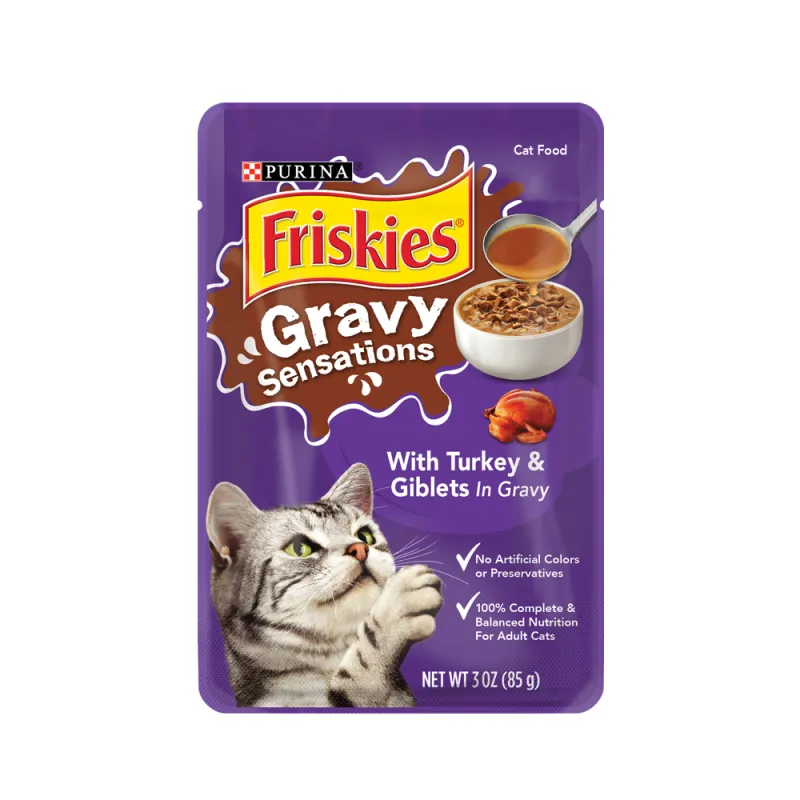 Alimento húmedo para gatos Friskies Gravy Sensations con pavo y menudos en salsa preparada con jugo de cocción