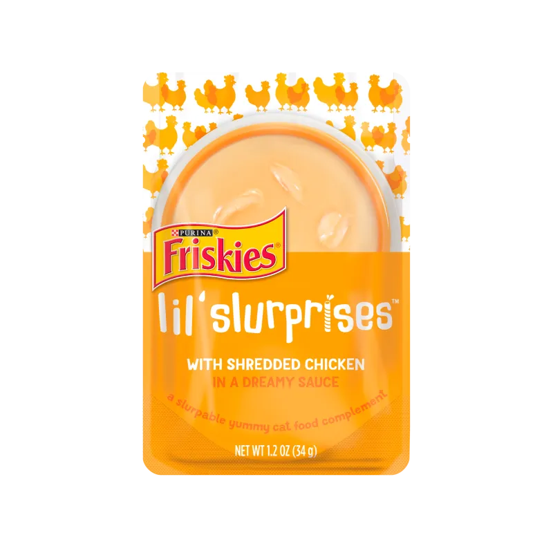 Friskies Lil' Slurprises con pollo rallado en un complemento de alimento para gatos con una salsa de ensueño